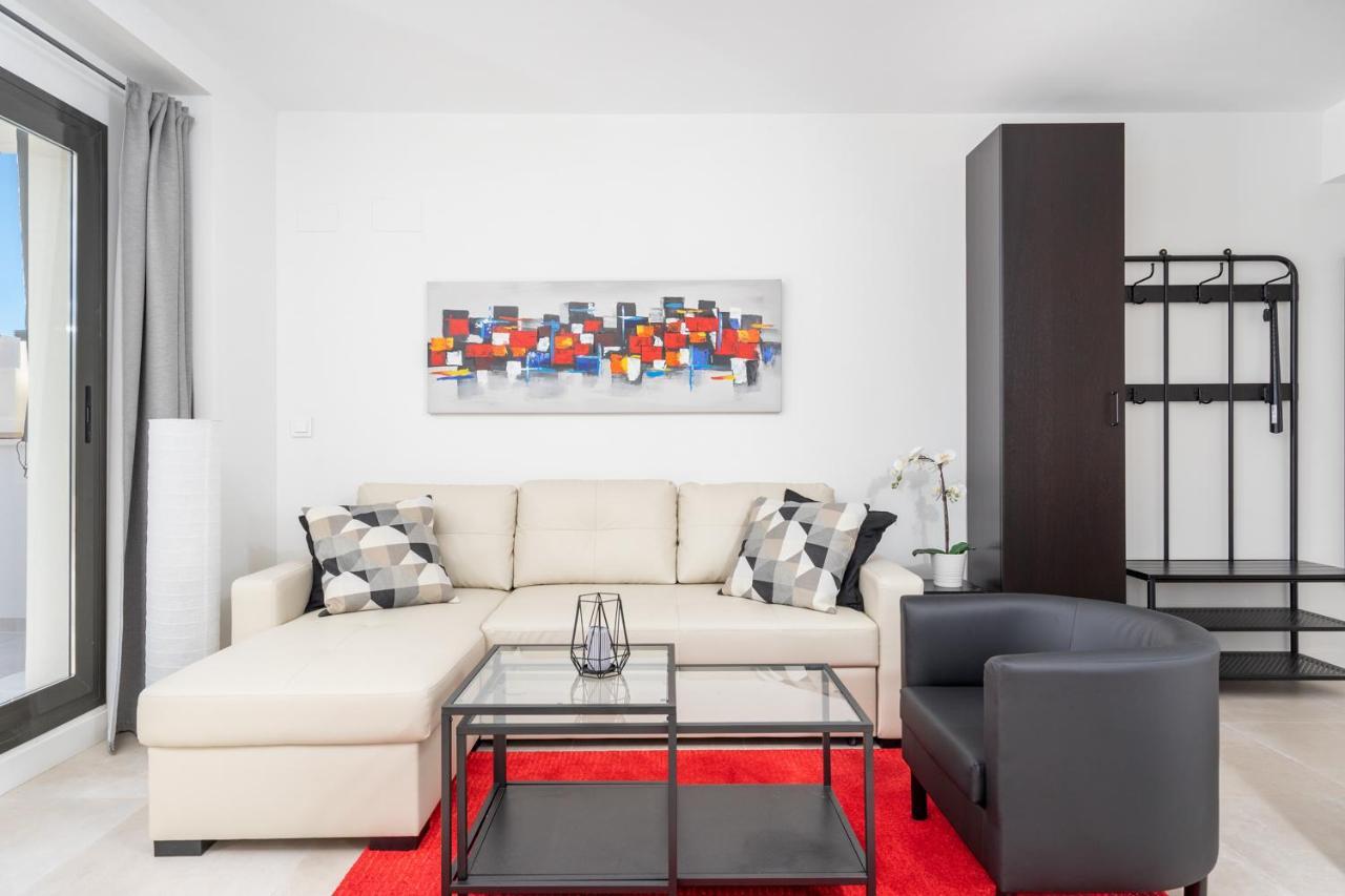 Apartment Modern With Pool In Ref 47 *