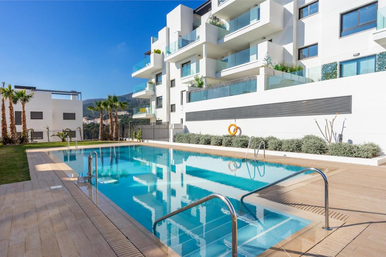 Modern With Pool In Ref 47